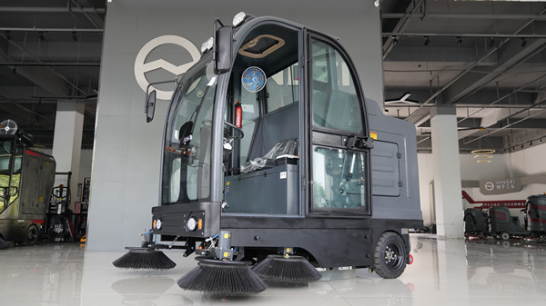  工業(yè)車間的掃地機(jī)好不好用呢？